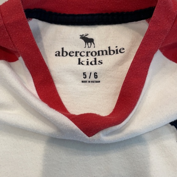 Boys Abercrombie and Fitch kids T-shirt. Size 5-6 - Picture 3 of 4